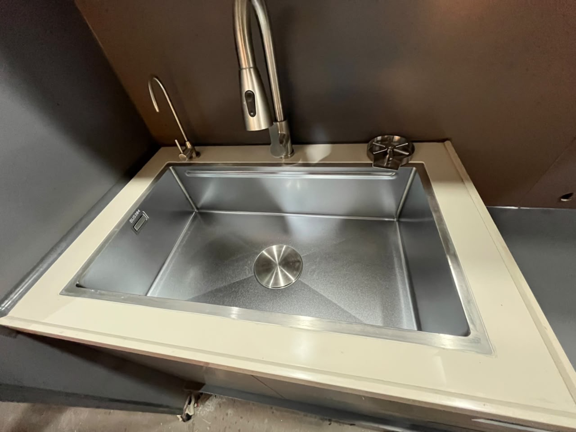 SUS304 stainless steel sink with glass rinser