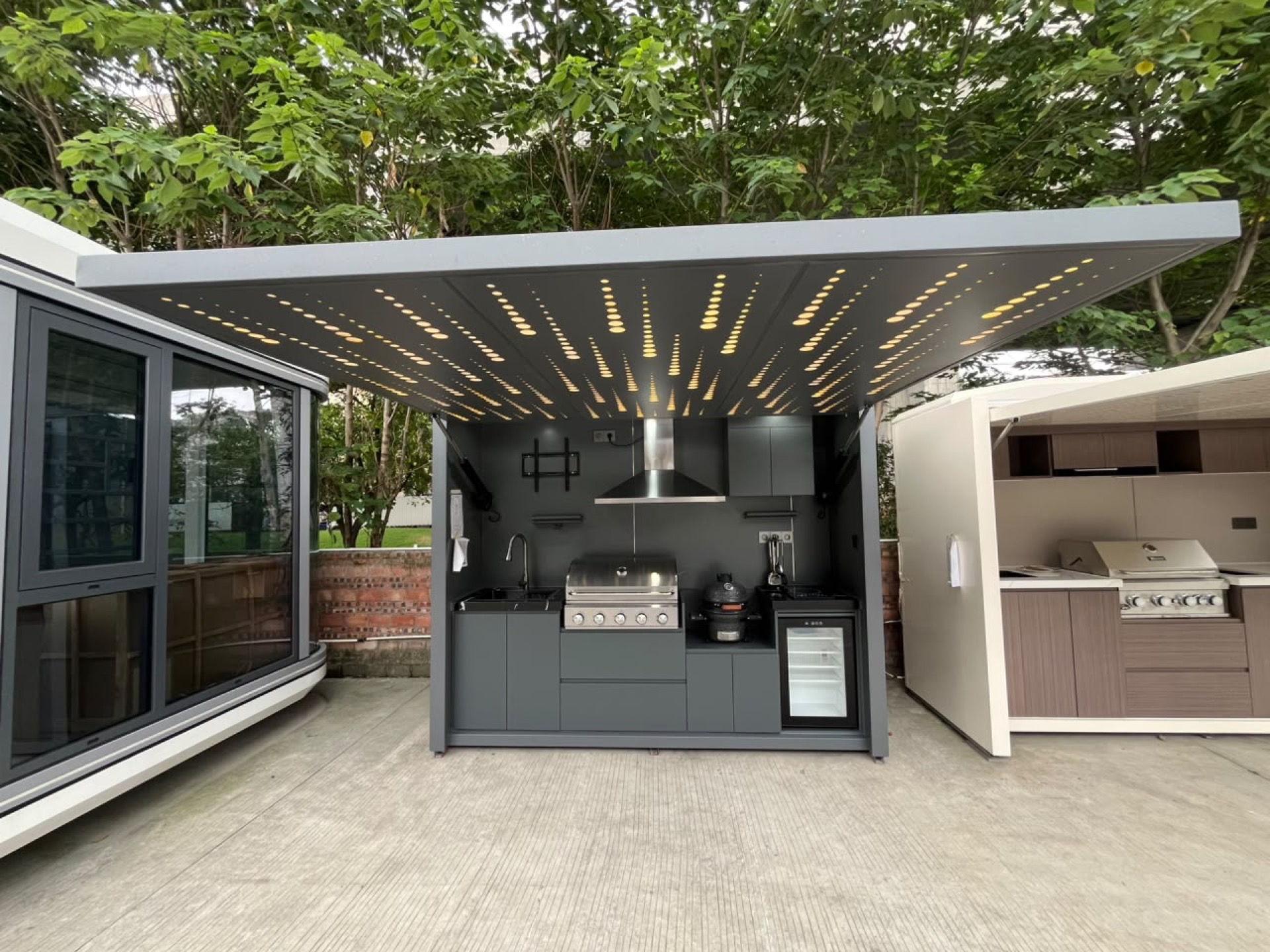 Modular container-style outdoor unit